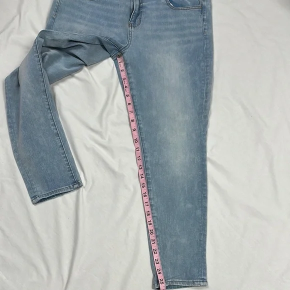 AEO Light Blue Women's Jeans - Picture 3 of 10